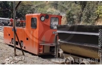 矿用架线式电机车的粘重是什么？