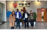 非洲客户上门采购2.5吨湘潭蓄电池电机车